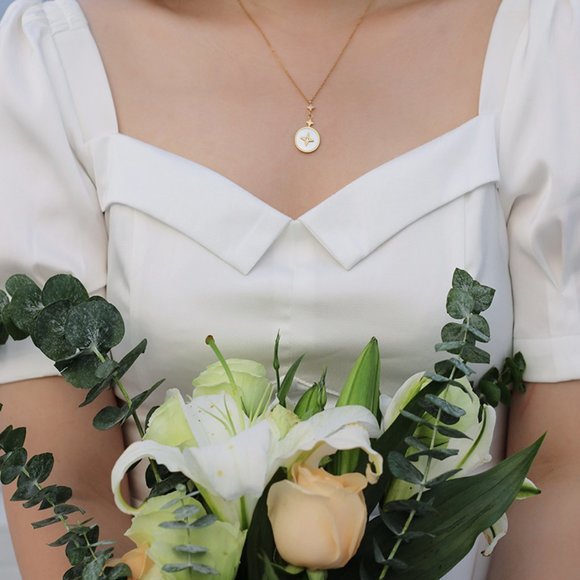 NEW 18K Gold Plated Vintage Retro Mother of Pearl Lolita Oval Pendant Necklace - Picture 11 of 11